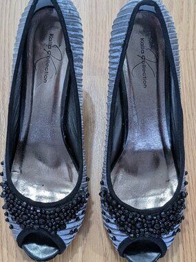 VTG Kalla Collection Silver Pleated with Black Beaded Peep-Toe Heels Shoes 7.5